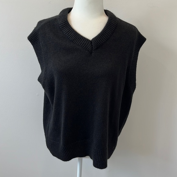 Only Carmakoma Black Sweater Vest - Picture 1 of 4